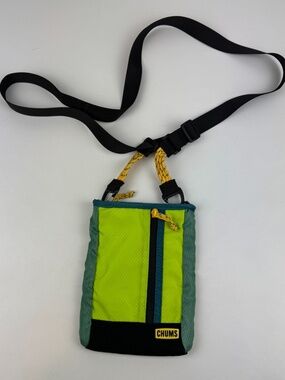 CHUMS Small Sling Crossbody Bag Green Phone Dog Training